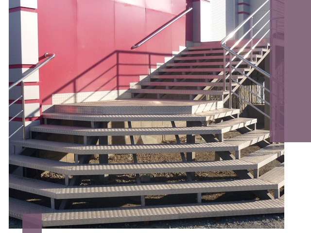 Лестницы для магазина в Истре — изготовление и монтаж