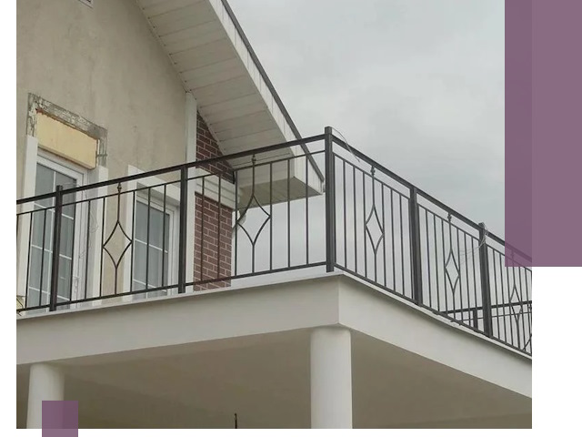 Изготовление балконных ограждений в Истре из металла и стекла