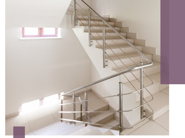 Установка и замена перил в подъезде в Истре