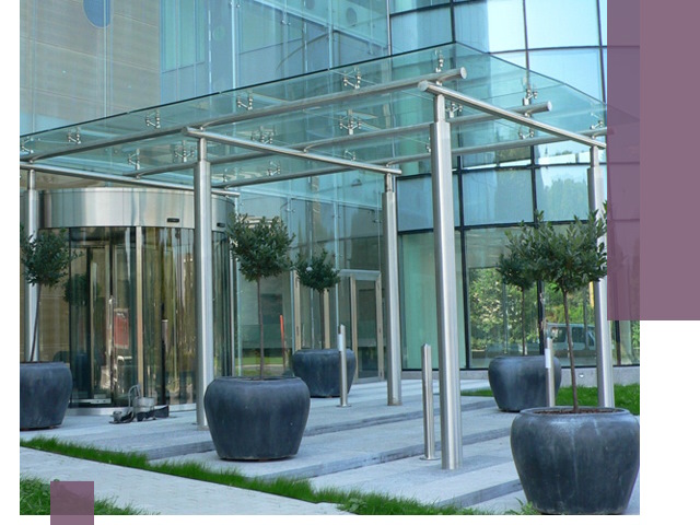 Навесы из стекла на заказ в Истре — монтаж и установка