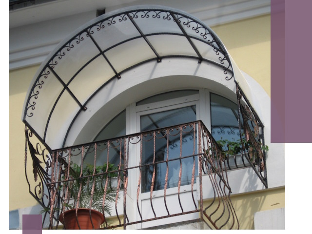 Козырьки над балконом в Истре — изготовление и монтаж