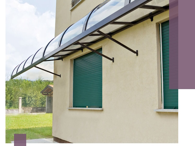 Козырьки над окнами в Истре — изготовление и монтаж по выгоде
